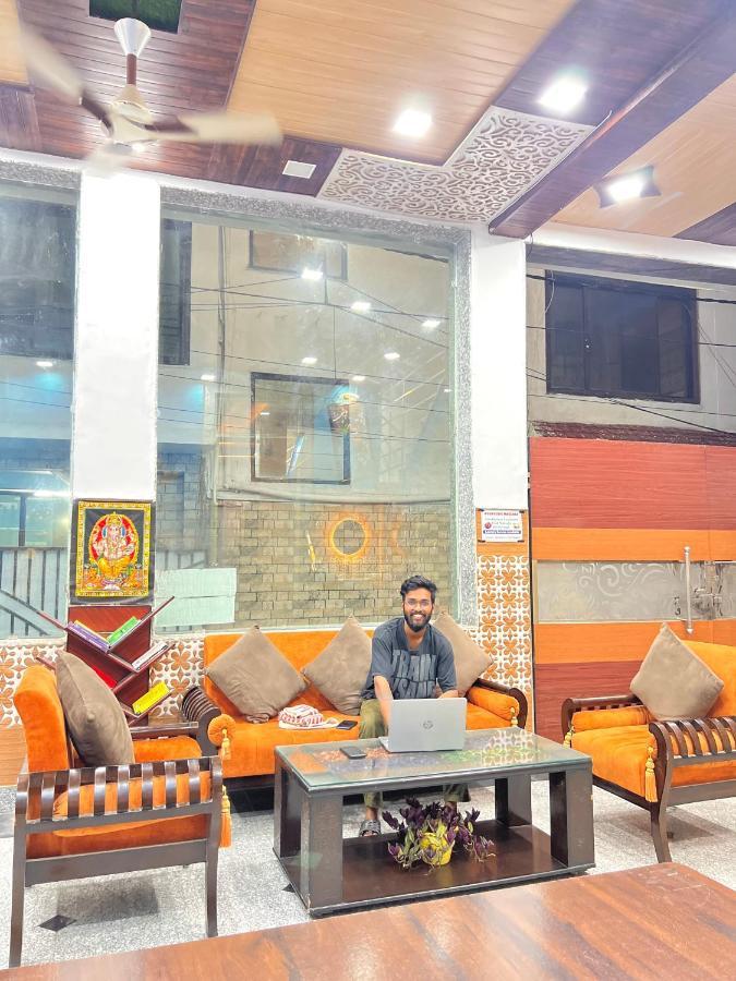 Shanti Hostel And Garden Cafe Rishīkesh Eksteriør bilde
